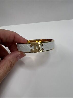 Designer Inspired White Leather Quilted Gold CC Logo Bangle